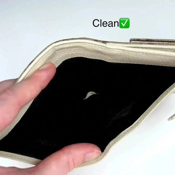 Gucci Bifold Monogram Wallet - Picture 8 of 12